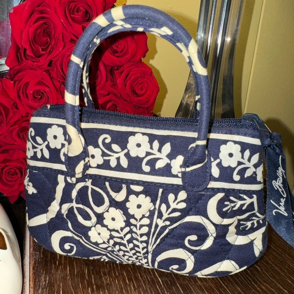 2 for $10 Vera Bradley twirly bird navy and white mini purse RETIRED - Picture 3 of 4